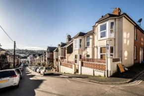 Charming 2-Bed House in Dawlish town centre